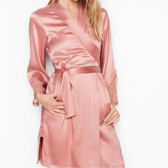 Victoria's Secret Chantilly lace kimono robe - Picture 2 of 10